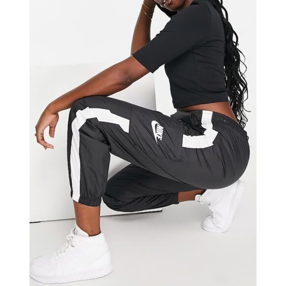 Nike Black Track Pants Women’s Small Standard Fit Mid Rise Joggers Athleisure - Picture 10 of 10